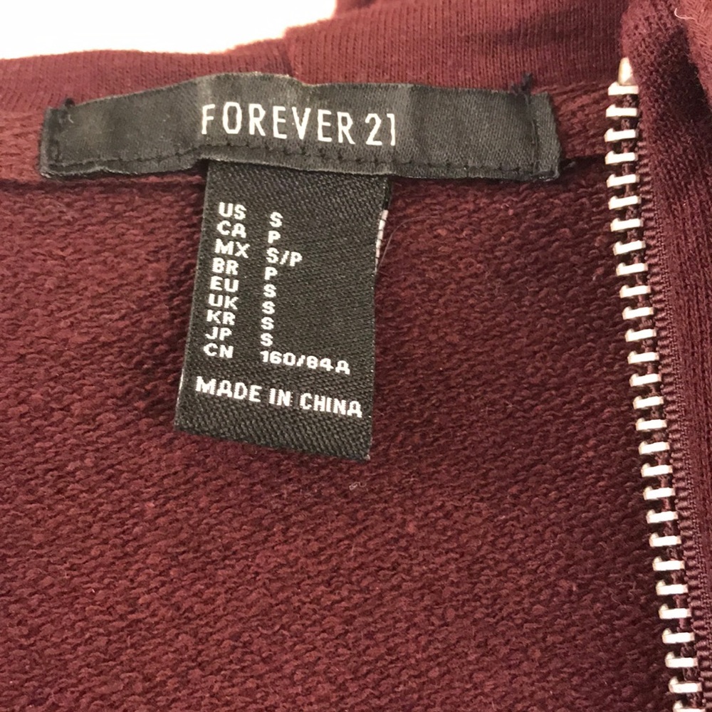 A cropped jacket - Picture 3 of 3